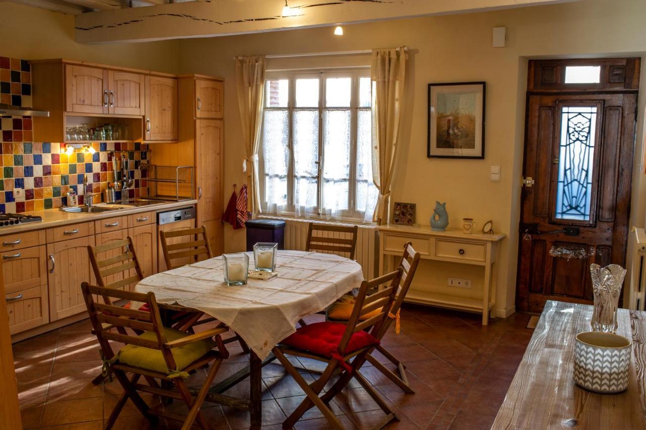 ¨Gite Du Cafe Suquet Giroussens Εξωτερικό φωτογραφία